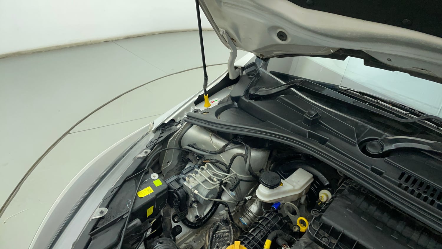 Used 2021 Tata Tiago XZA Plus Petrol Automatic engine ENGINE RIGHT SIDE HINGE & APRON VIEW