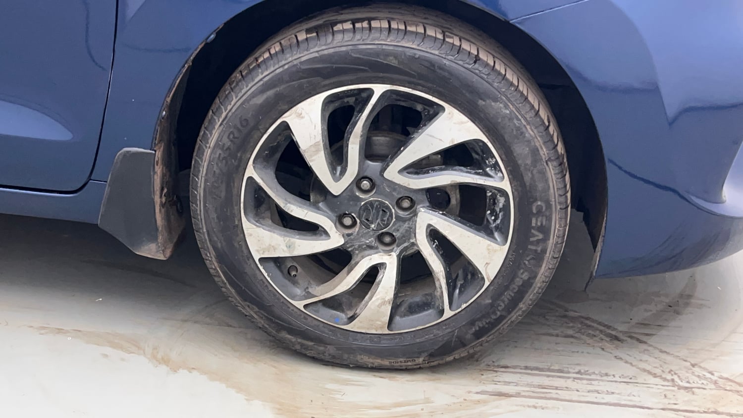 Used 2020 Maruti Suzuki Baleno Zeta Automatic Petrol Automatic tyres RIGHT FRONT TYRE RIM VIEW