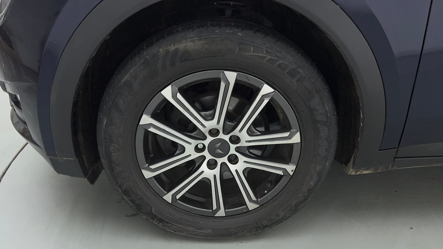 Used 2022 Mahindra XUV700 AX 7 Petrol AT Luxury Pack 7 STR Petrol Automatic tyres LEFT FRONT TYRE RIM VIEW