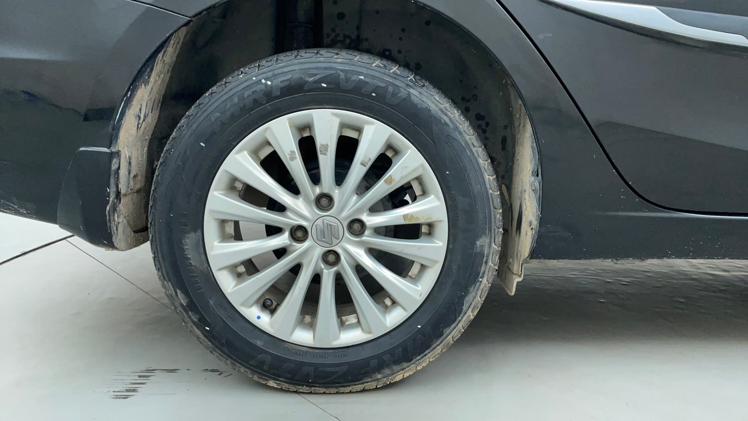 Used 2017 Maruti Suzuki Ciaz Zeta 1.4 AT Petrol Automatic tyres RIGHT REAR TYRE RIM VIEW