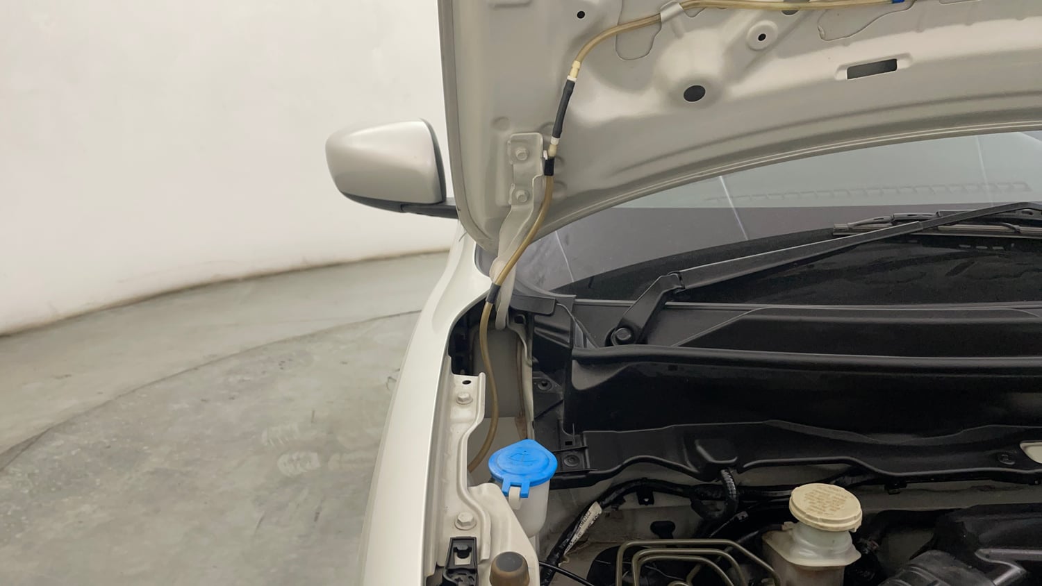 Used 2022 Maruti Suzuki S-Presso VXi Plus AMT Petrol Automatic engine ENGINE RIGHT SIDE HINGE & APRON VIEW