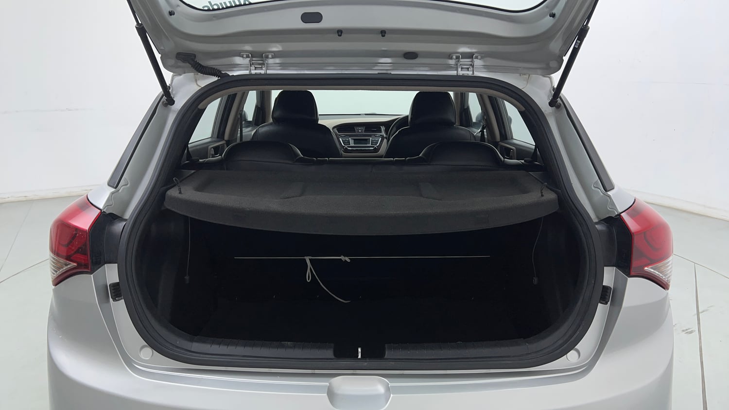 Used 2015 Hyundai Elite i20 Magna 1.2 Petrol Manual interior DICKY INSIDE VIEW