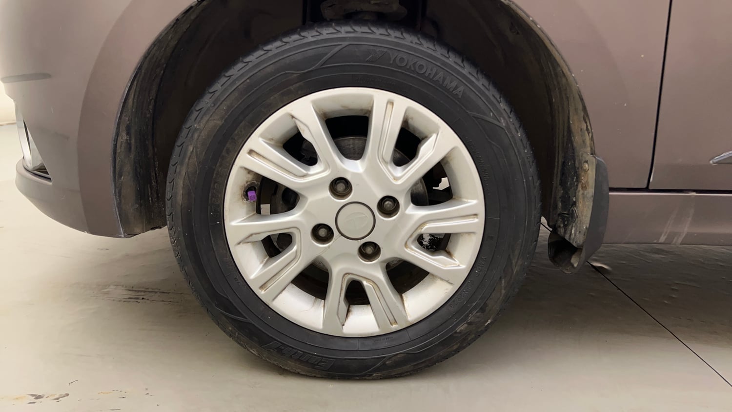 Used 2018 Tata Tiago Revotron XZA Petrol Automatic tyres LEFT FRONT TYRE RIM VIEW