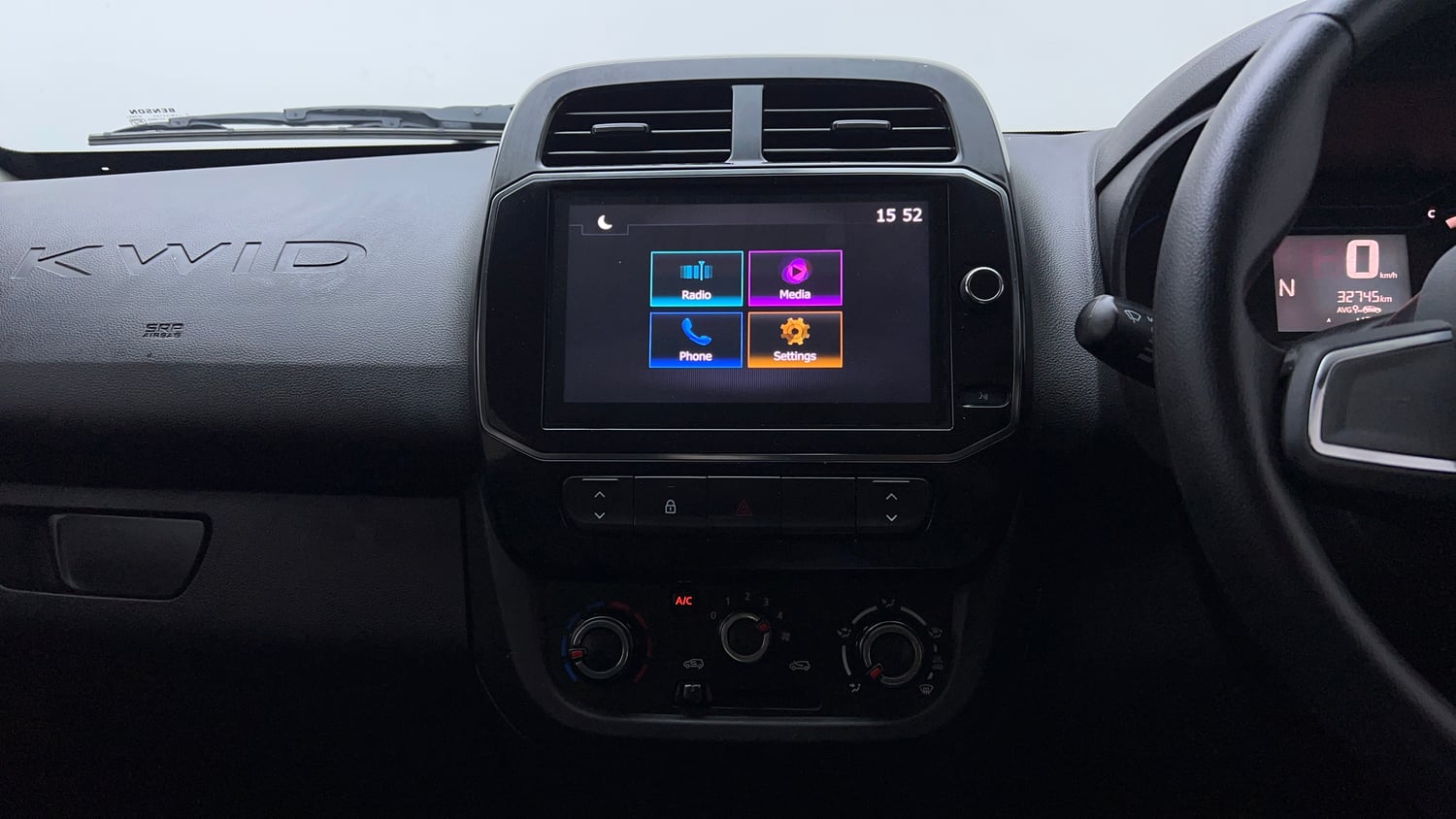 Used 2022 Renault Kwid RXT 1.0 AMT Petrol Automatic top_features Touch screen infotainment system