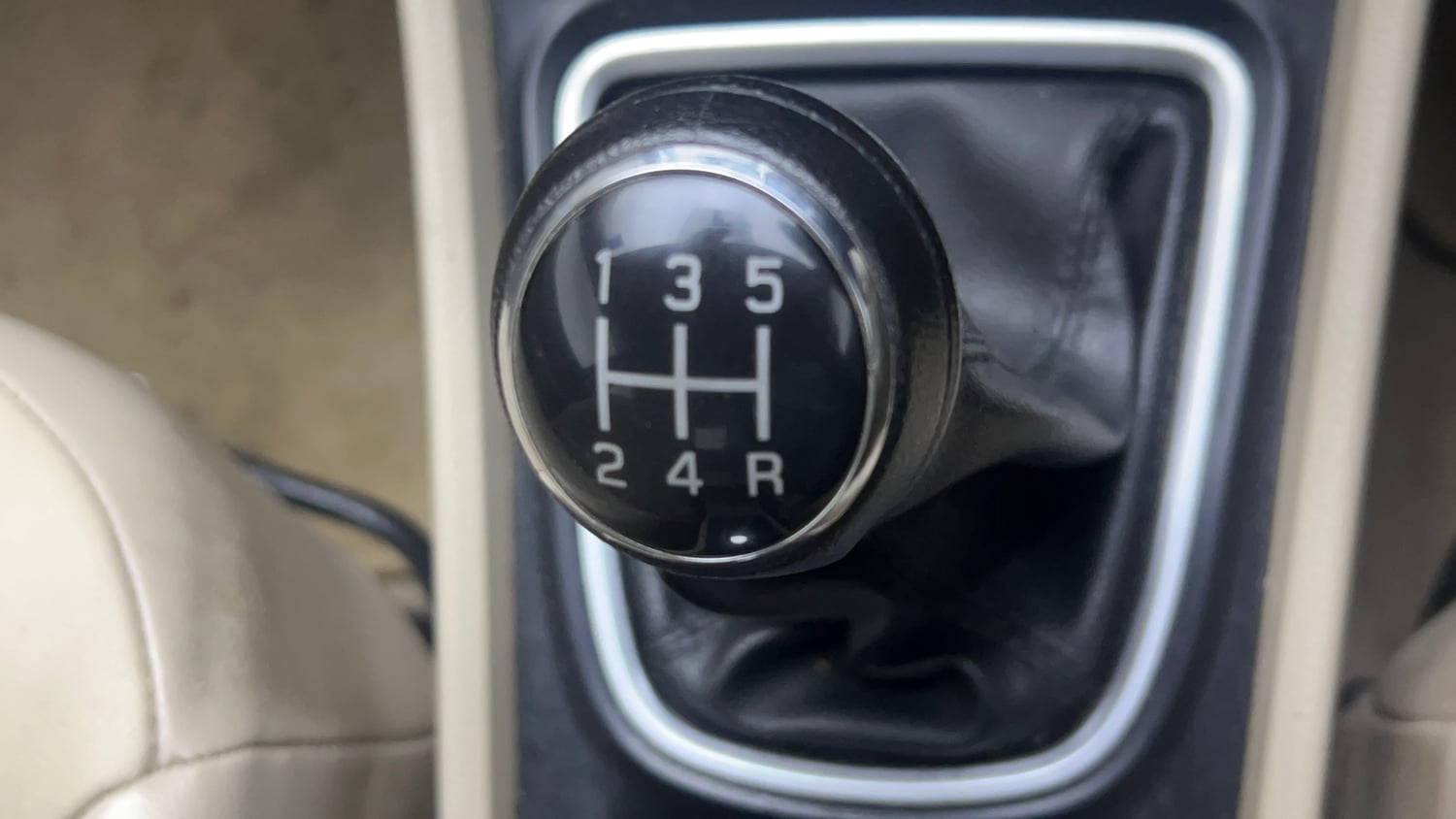 Used 2022 Maruti Suzuki Ciaz Alpha 1.5 Petrol Manual interior GEAR  KNOB VIEW