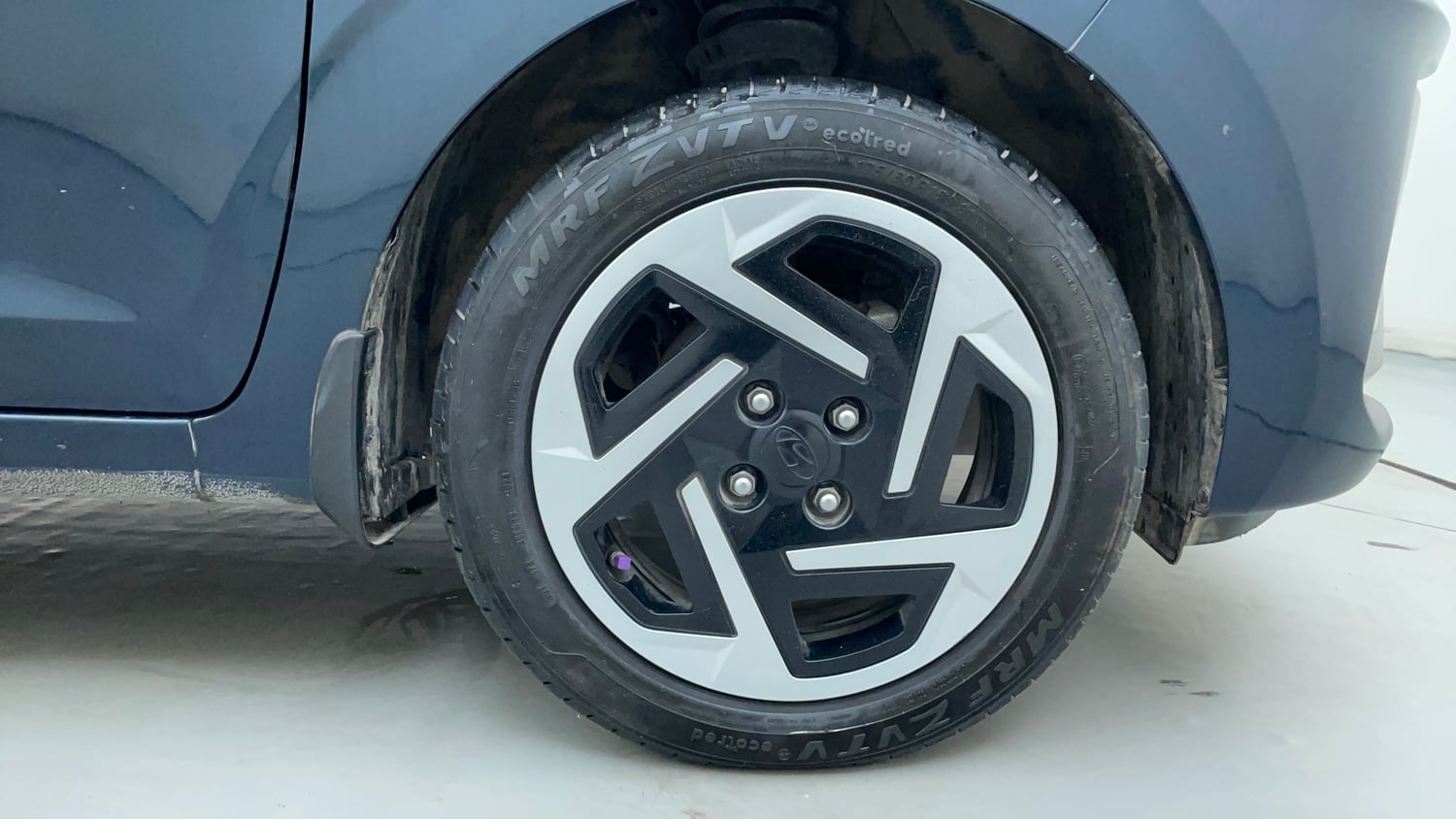Used 2023 Hyundai Grand i10 Nios Sportz 1.2 Kappa VTVT Petrol Manual tyres RIGHT FRONT TYRE RIM VIEW