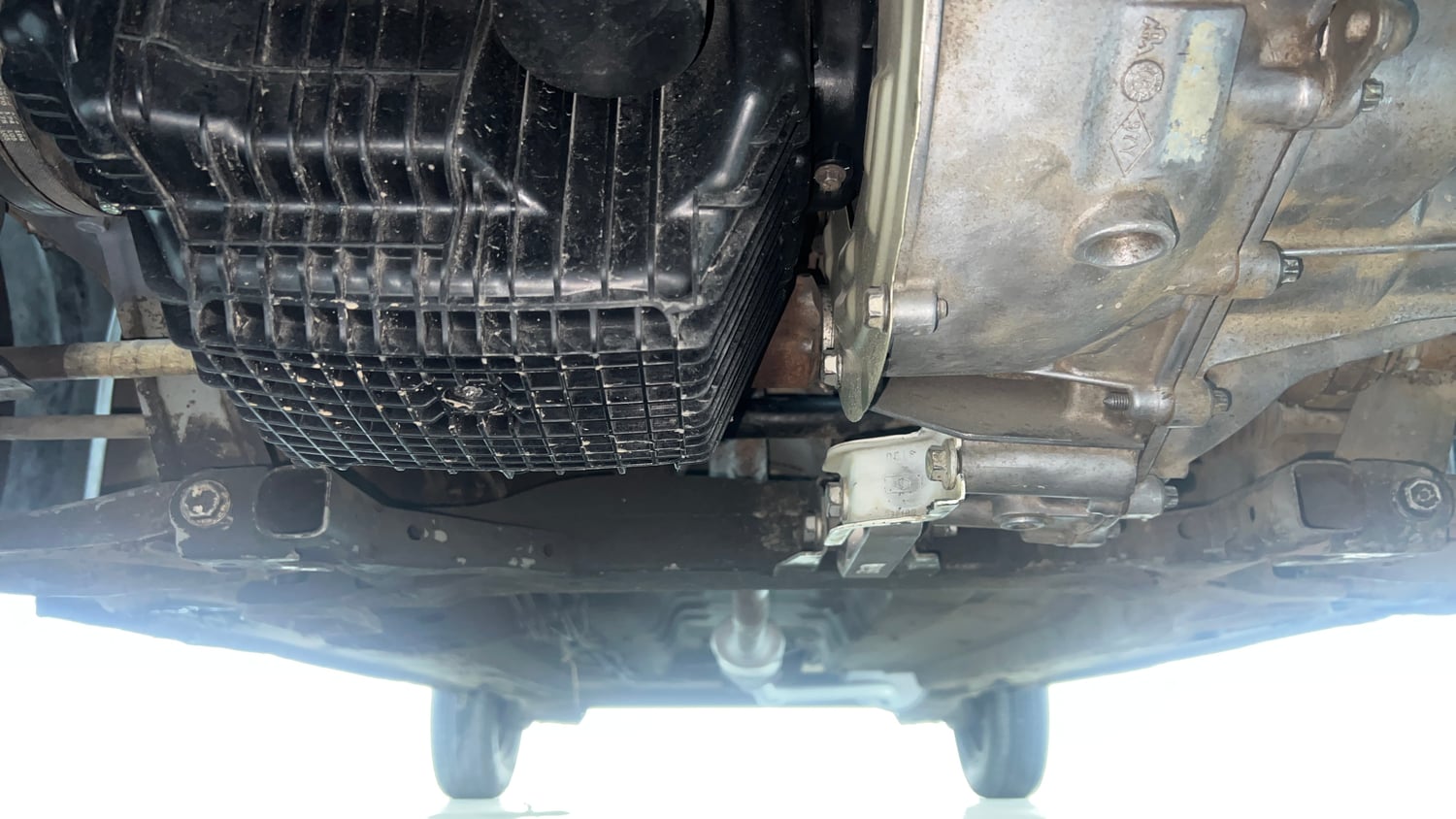 Used 2016 Renault Kwid RXT Petrol Manual extra FRONT LEFT UNDERBODY VIEW