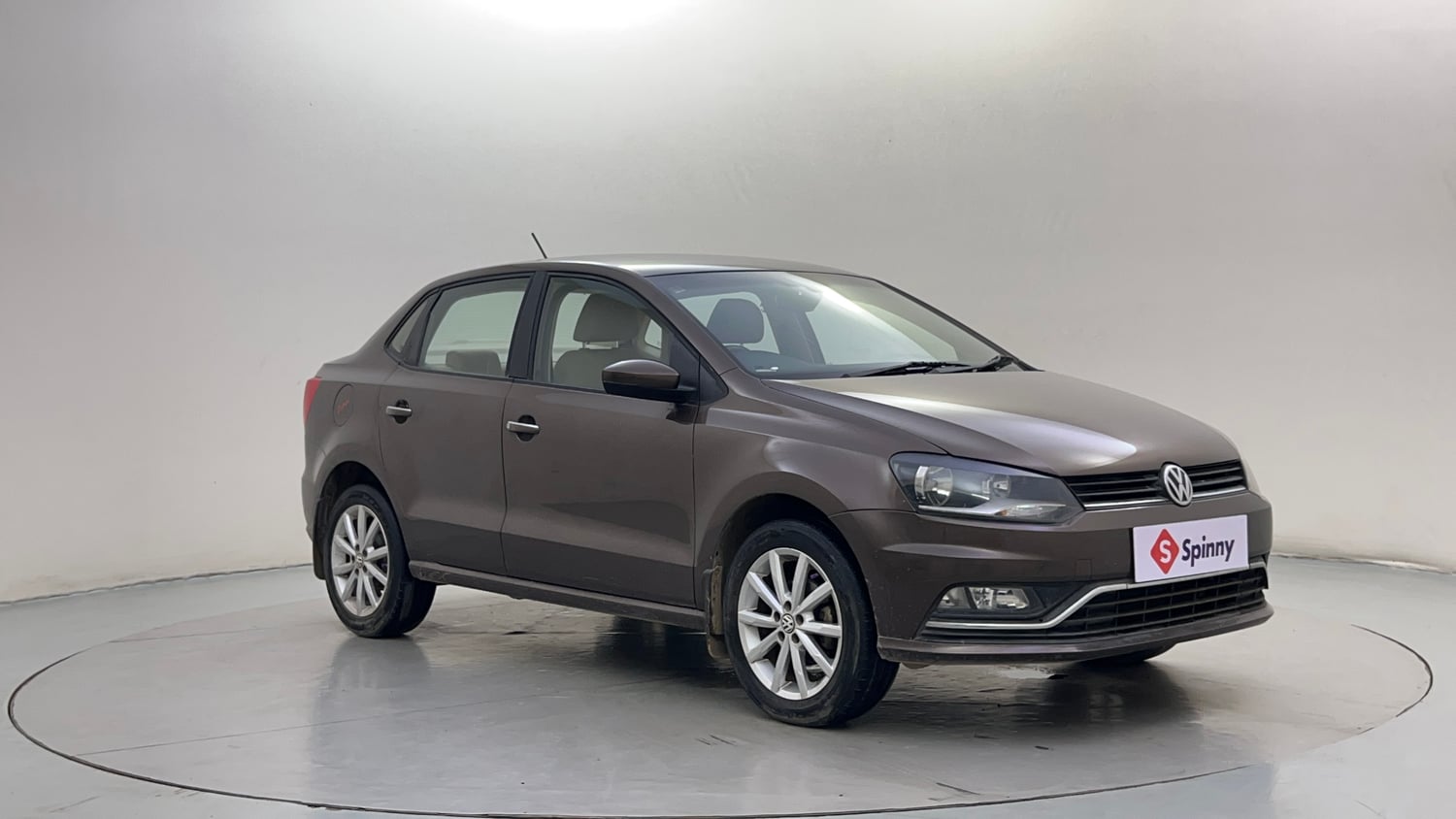 Used 2017 Volkswagen Ameo Highline1.2L Plus (P) 16 Alloy Petrol Manual exterior RIGHT FRONT CORNER VIEW