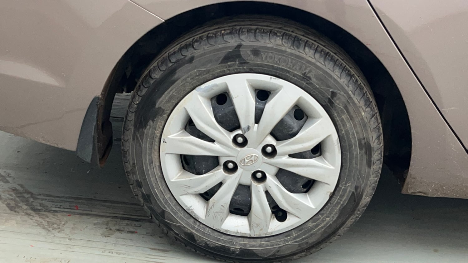 Used 2018 Hyundai Verna EX 1.4 VTVT Petrol Manual tyres RIGHT REAR TYRE RIM VIEW