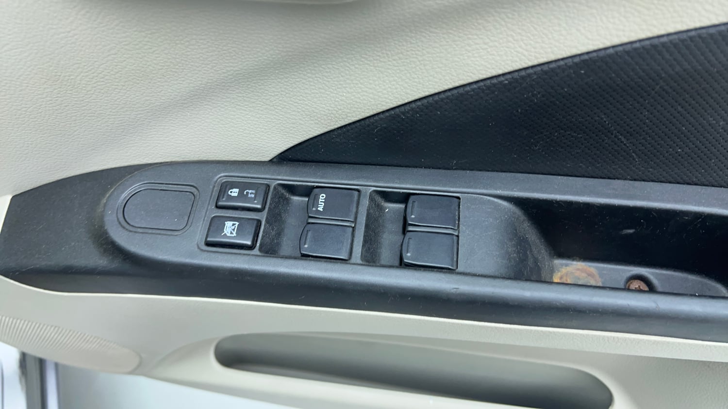 Used 2016 Maruti Suzuki Celerio VXi AMT Petrol Automatic top_features Power windows