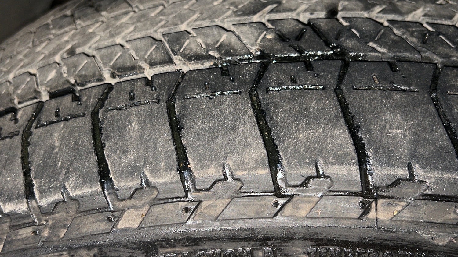 Used 2015 Mahindra XUV500 W6 Diesel Manual tyres RIGHT FRONT TYRE TREAD VIEW