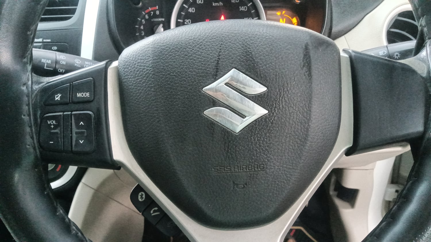 Used 2021 Maruti Suzuki Celerio ZXi AMT Petrol Automatic top_features Steering mounted controls