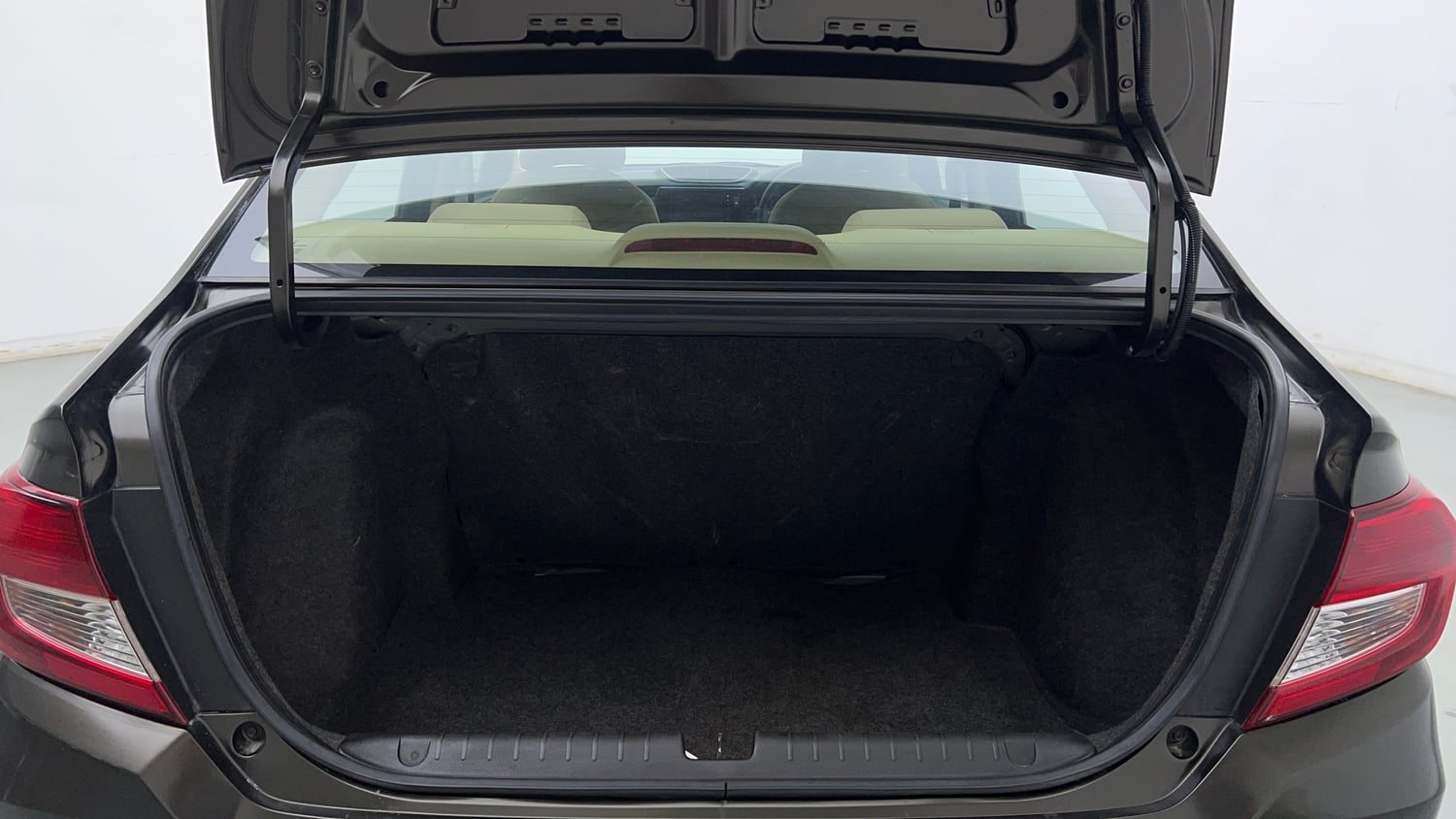 Used 2021 Honda Amaze 1.2 VX MT Petrol Petrol Manual interior DICKY INSIDE VIEW