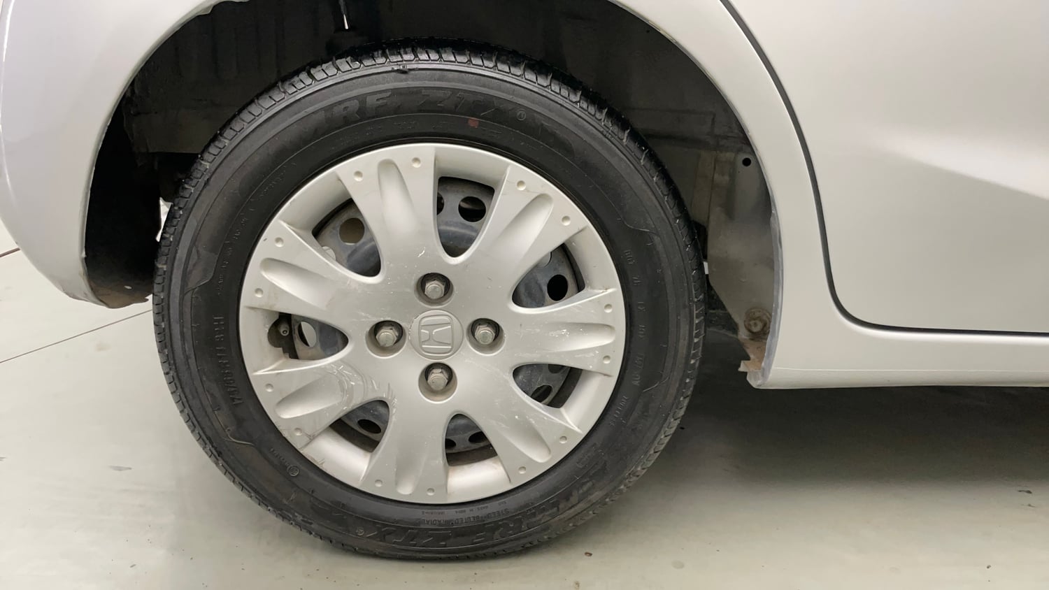 Used 2018 Honda Brio S MT Petrol Manual tyres RIGHT REAR TYRE RIM VIEW
