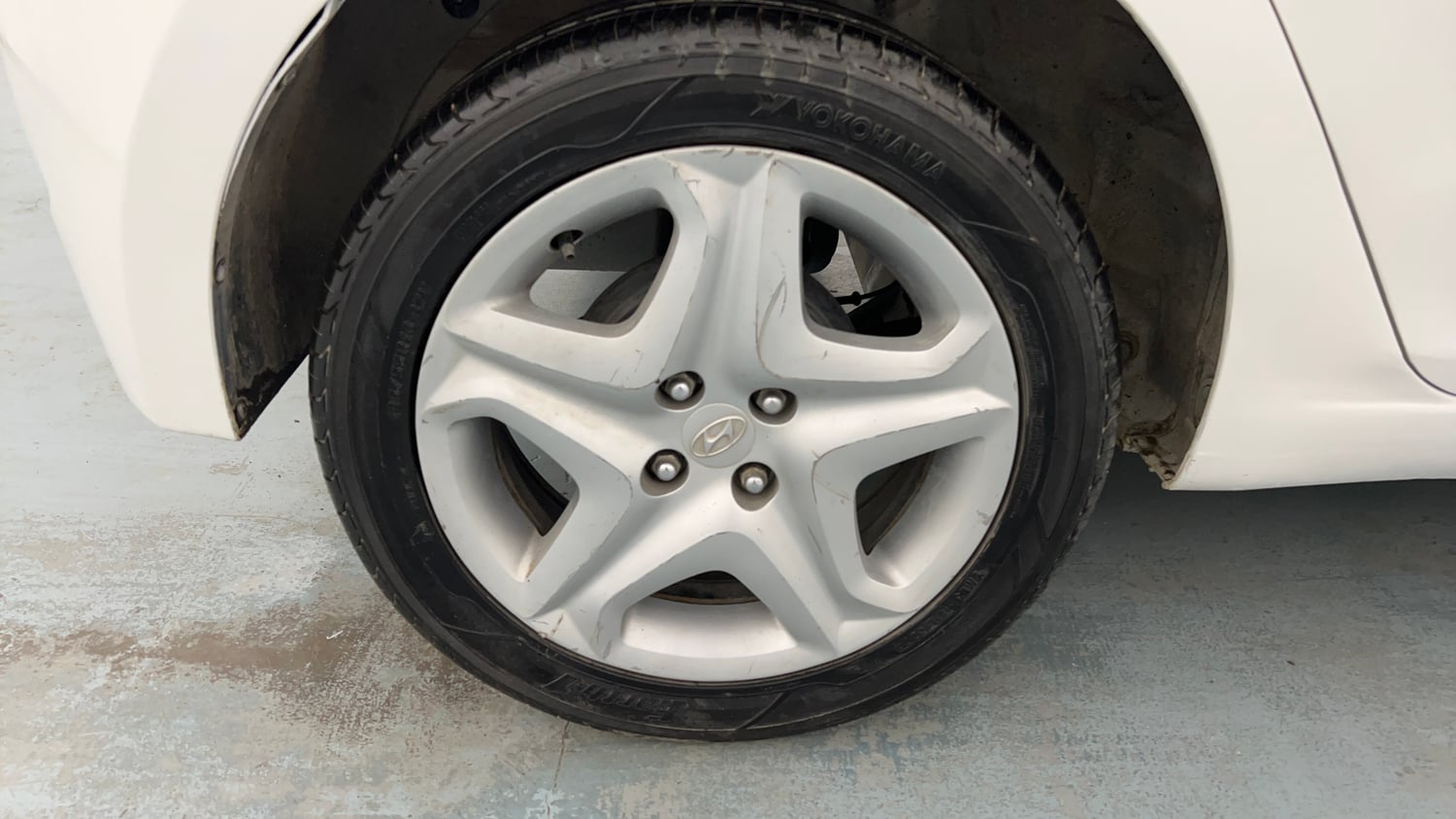 Used 2017 Hyundai Elite i20 Asta 1.2 Petrol Manual tyres RIGHT REAR TYRE RIM VIEW