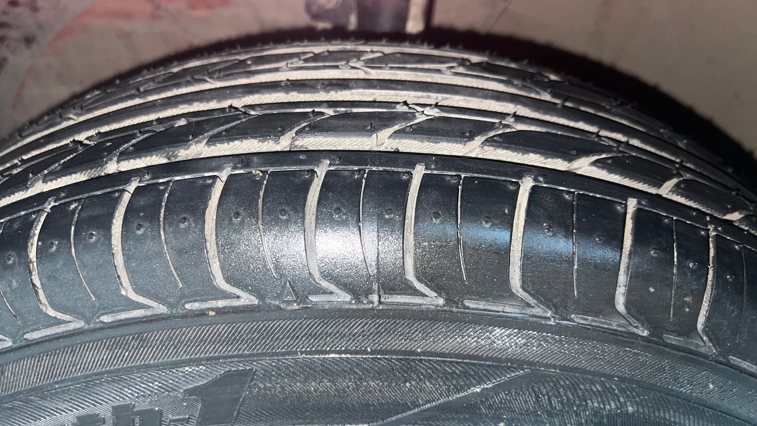 Used 2022 Maruti Suzuki Dzire VXi CNG Cng Manual tyres LEFT FRONT TYRE TREAD VIEW