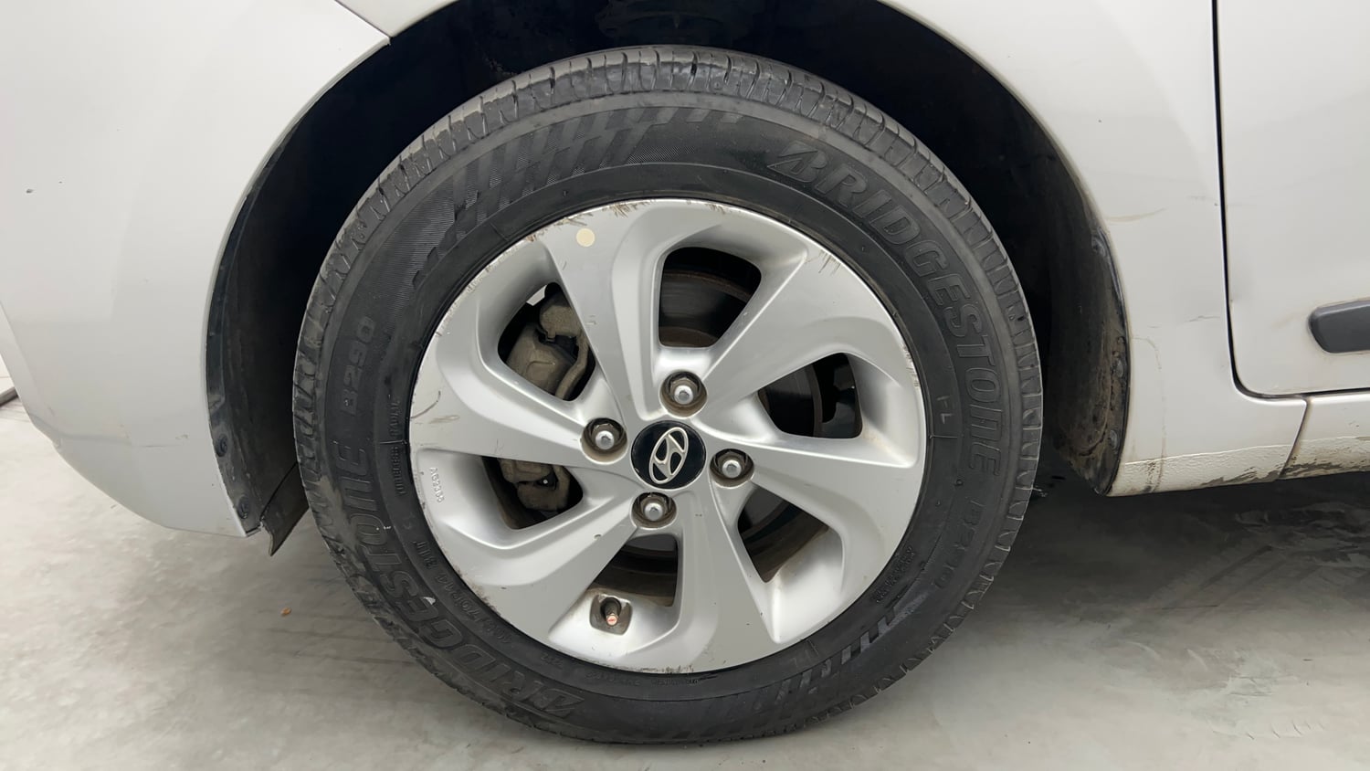 Used 2018 Hyundai Xcent SX Petrol Manual tyres LEFT FRONT TYRE RIM VIEW