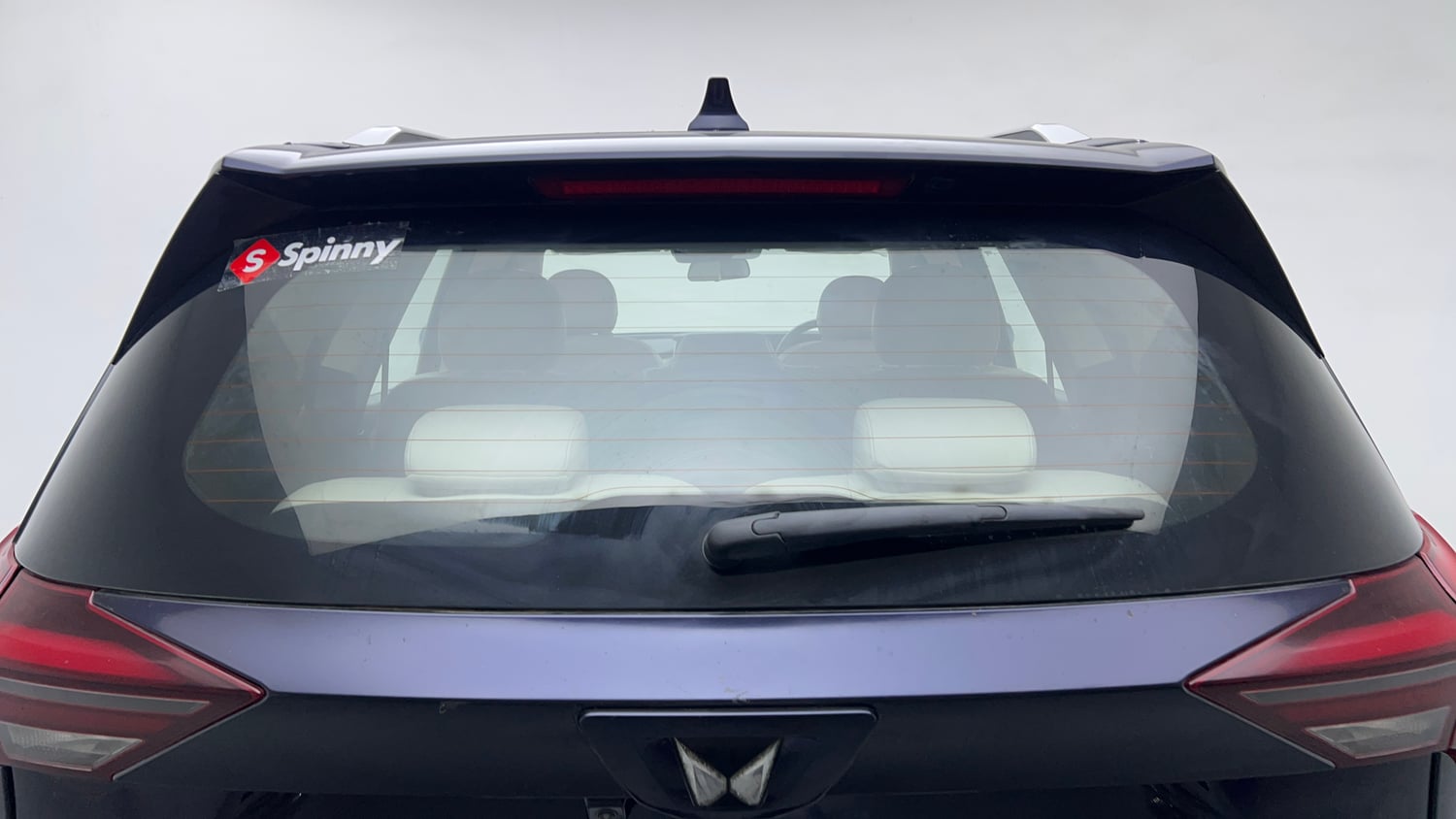 Used 2022 Mahindra XUV700 AX 7 Petrol AT Luxury Pack 7 STR Petrol Automatic exterior BACK WINDSHIELD VIEW