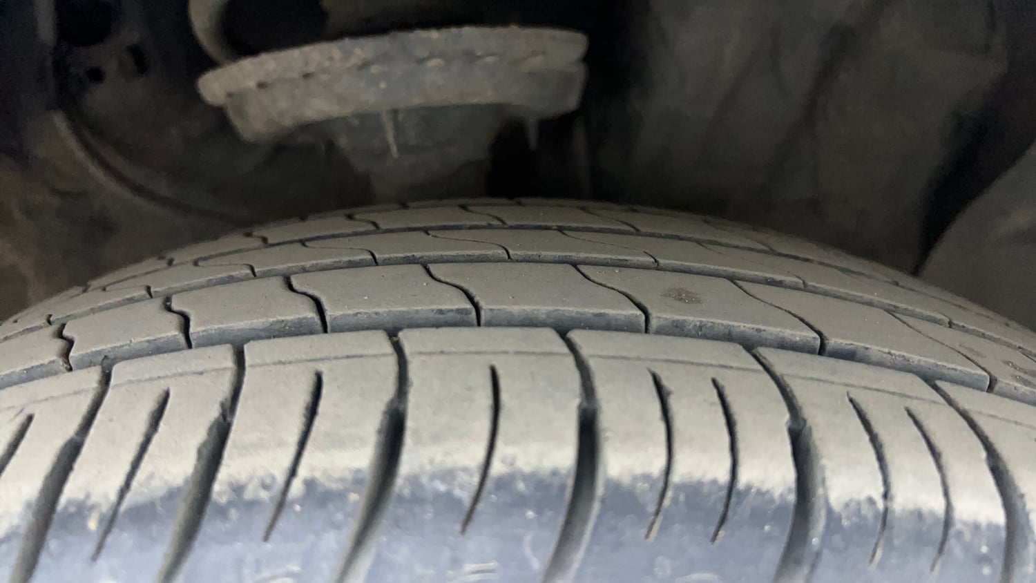 Used 2017 Hyundai Creta 1.6 SX Plus AT Petrol Petrol Automatic tyres RIGHT FRONT TYRE TREAD VIEW