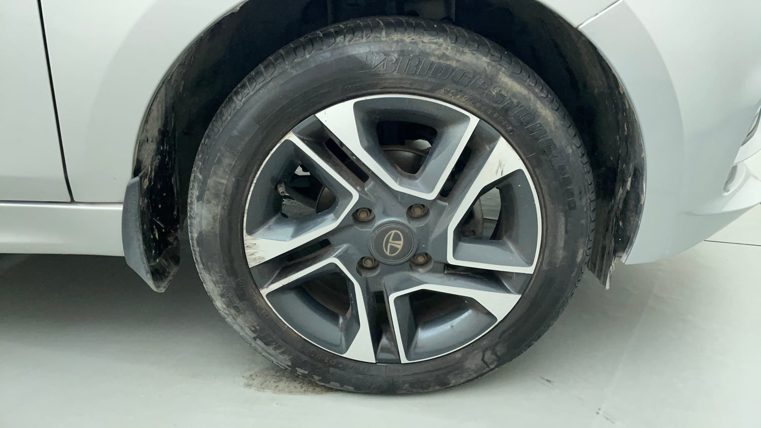 Used 2021 Tata Tiago XZA Plus Petrol Automatic tyres RIGHT FRONT TYRE RIM VIEW