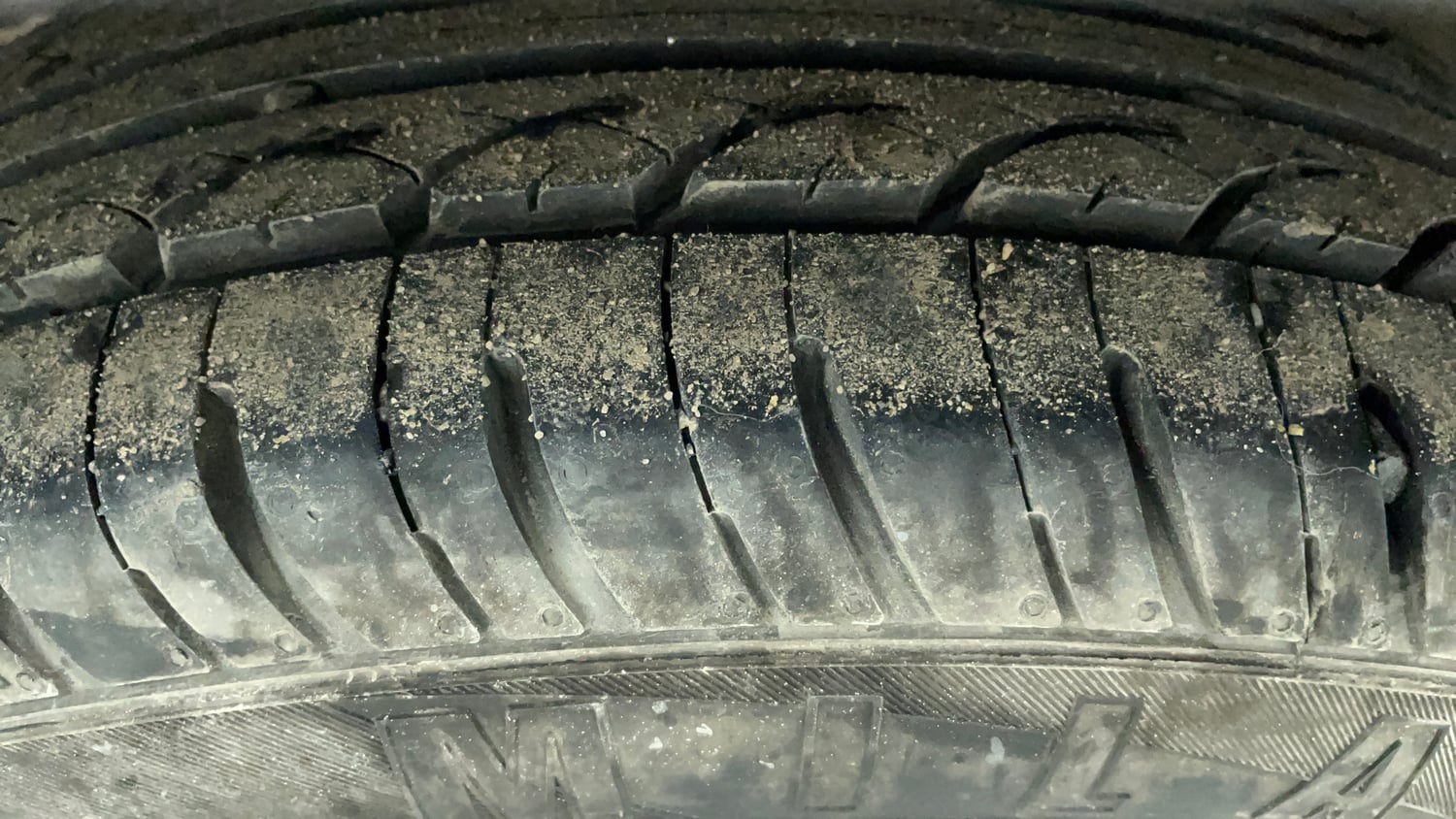 Used 2016 Ford Figo Trend 1.2 Ti-VCT Petrol Manual tyres RIGHT REAR TYRE TREAD VIEW