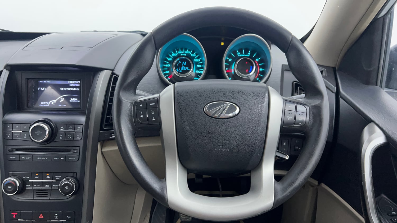 Used 2015 Mahindra XUV500 W6 Diesel Manual interior STEERING VIEW