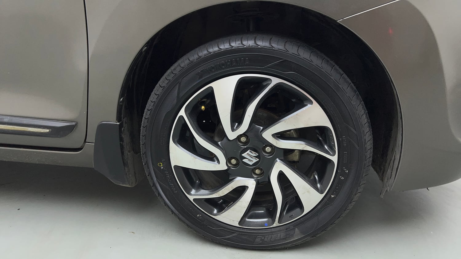 Used 2020 Maruti Suzuki Baleno Zeta Petrol Manual tyres RIGHT FRONT TYRE RIM VIEW