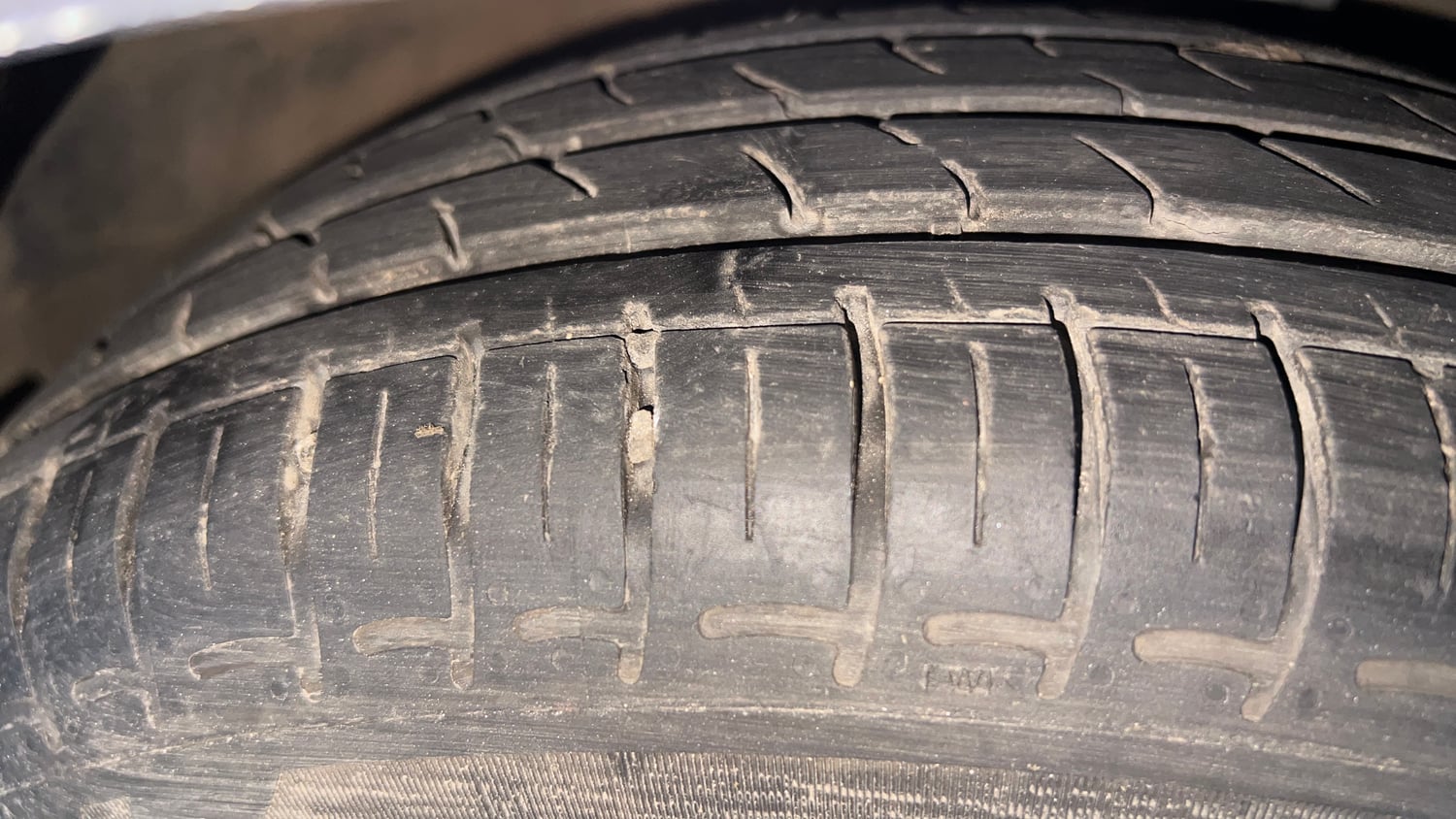 Used 2016 Hyundai Grand i10 Sportz 1.2 Kappa VTVT Petrol Manual tyres RIGHT FRONT TYRE TREAD VIEW