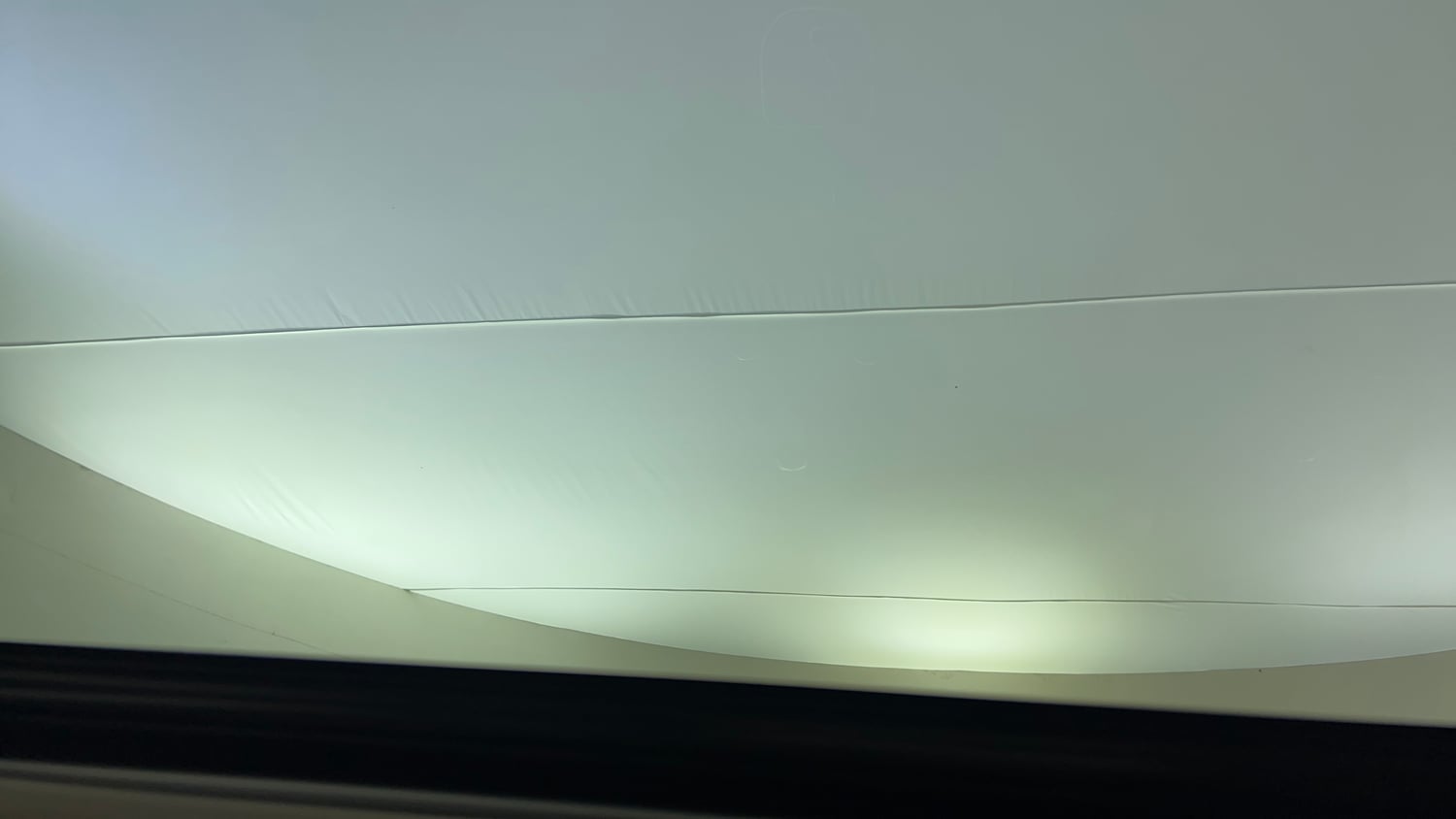 Used 2016 Mahindra XUV500 W10 AT Diesel Automatic top_features Sunroof