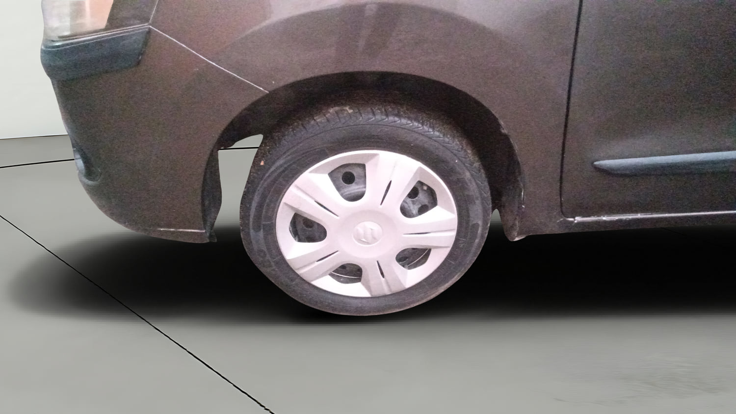 Used 2012 Maruti Suzuki Wagon R 1.0 VXi Petrol Manual tyres LEFT FRONT TYRE RIM VIEW