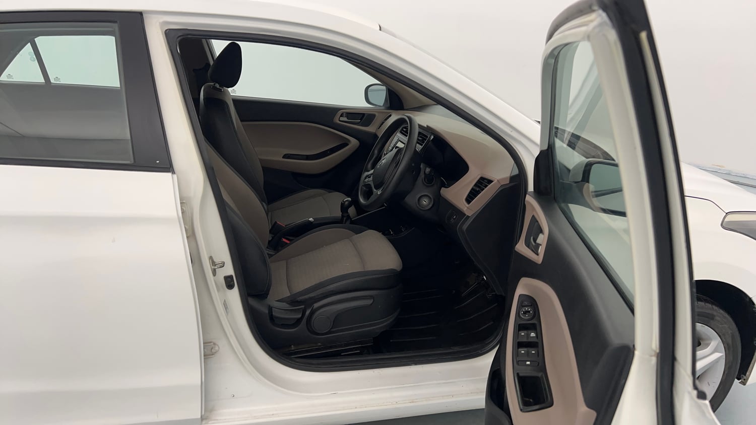 Used 2017 Hyundai Elite i20 Asta 1.2 Petrol Manual interior RIGHT SIDE FRONT DOOR CABIN VIEW