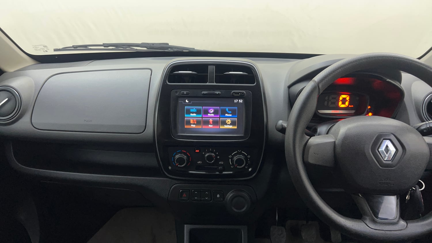 Used 2018 Renault Kwid 1.0 RXT Petrol Manual interior MUSIC SYSTEM & AC CONTROL VIEW