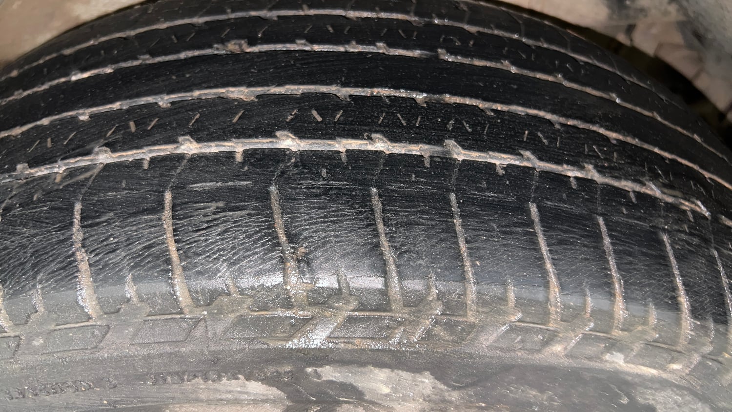 Used 2016 Mahindra XUV500 W10 AT Diesel Automatic tyres LEFT REAR TYRE TREAD VIEW
