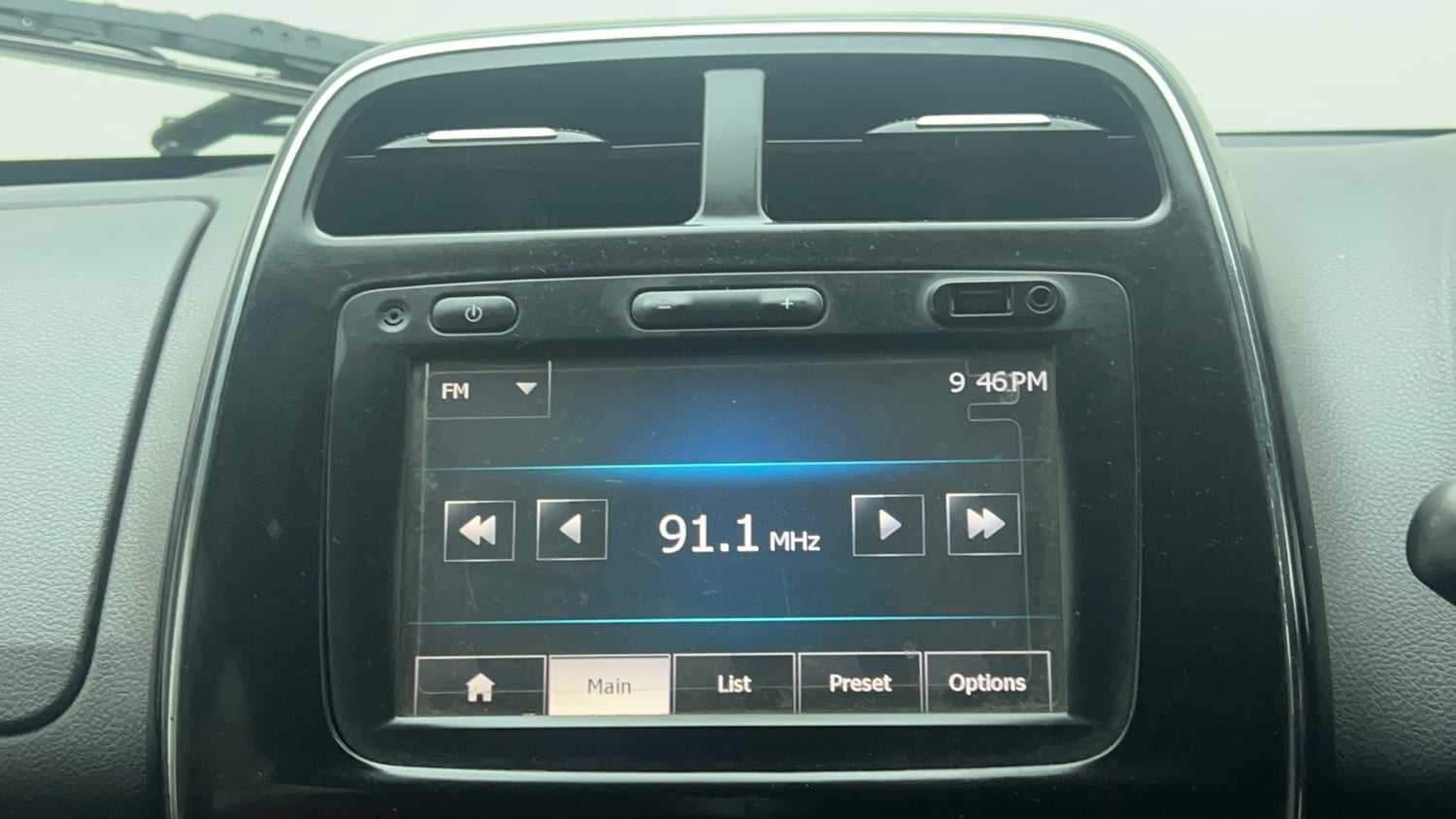 Used 2016 Renault Kwid RXT Petrol Manual top_features Touch screen infotainment system