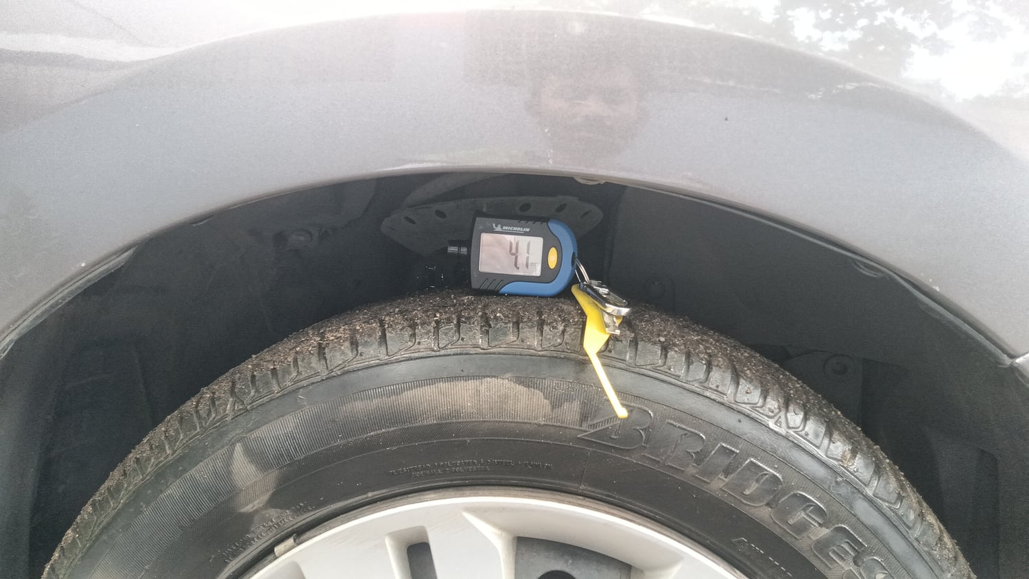 Used 2015 Honda City SV Petrol Manual tyres RIGHT FRONT TYRE TREAD VIEW