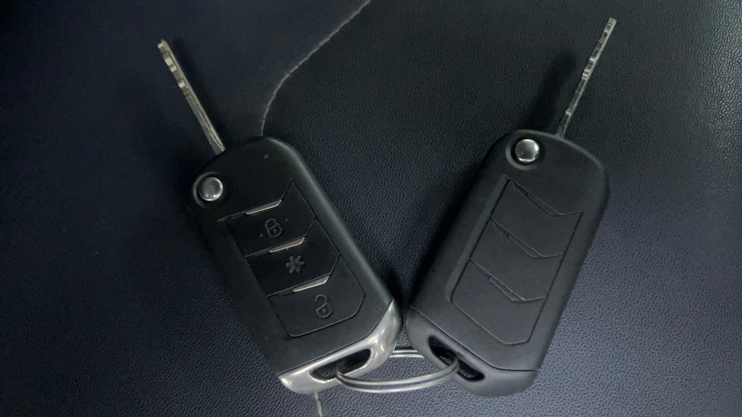Used 2022 mahindra Thar LX Hard Top Diesel AT 4WD Diesel Automatic extra CAR KEY VIEW