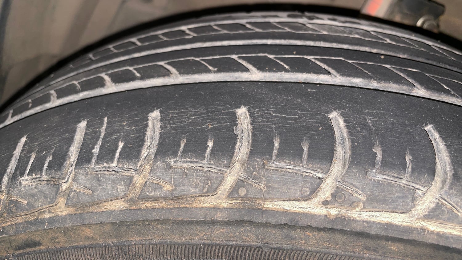 Used 2017 Maruti Suzuki Ciaz Zeta 1.4 AT Petrol Automatic tyres LEFT FRONT TYRE TREAD VIEW