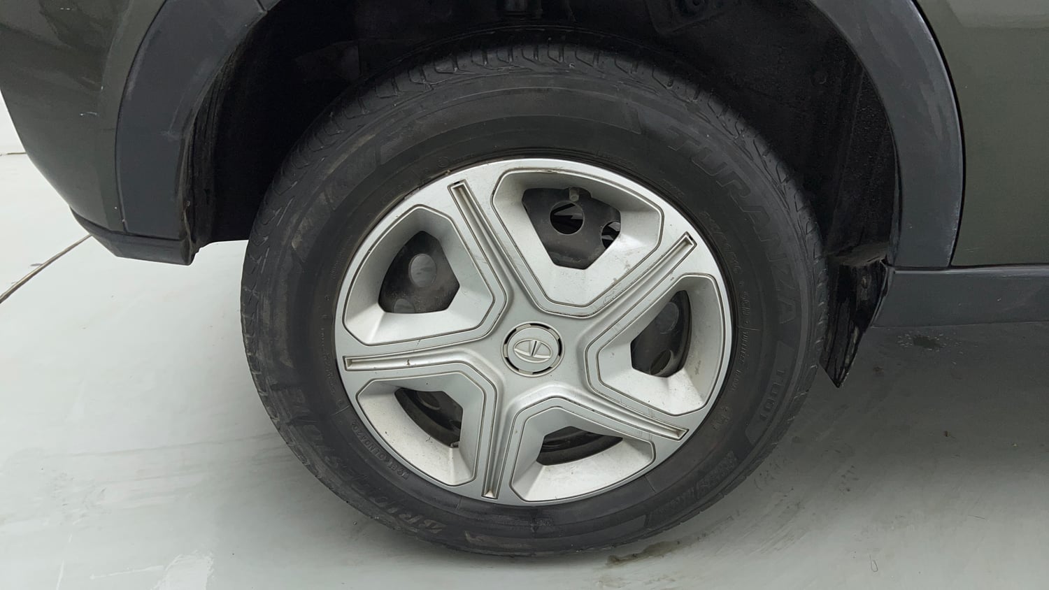 Used 2020 Tata Nexon XMA Petrol Automatic tyres RIGHT REAR TYRE RIM VIEW