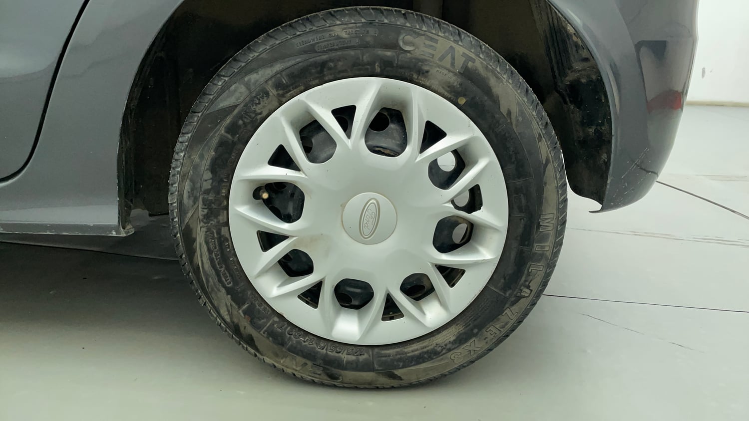 Used 2016 Ford Figo Trend 1.2 Ti-VCT Petrol Manual tyres LEFT REAR TYRE RIM VIEW
