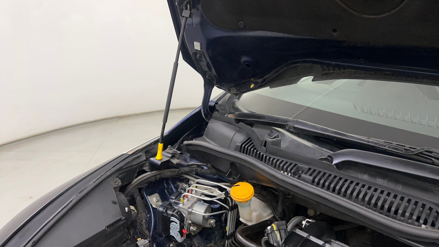 Used 2023 Tata Altroz XZA Petrol Petrol Automatic engine ENGINE RIGHT SIDE HINGE & APRON VIEW