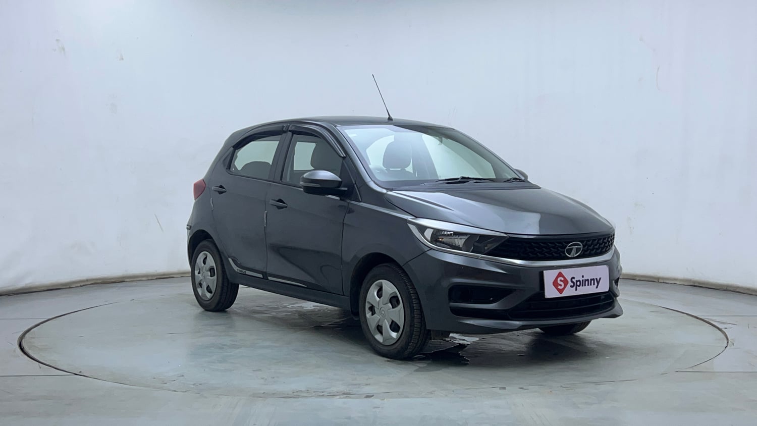 Used 2021 Tata Tiago XT Petrol Manual exterior RIGHT FRONT CORNER VIEW