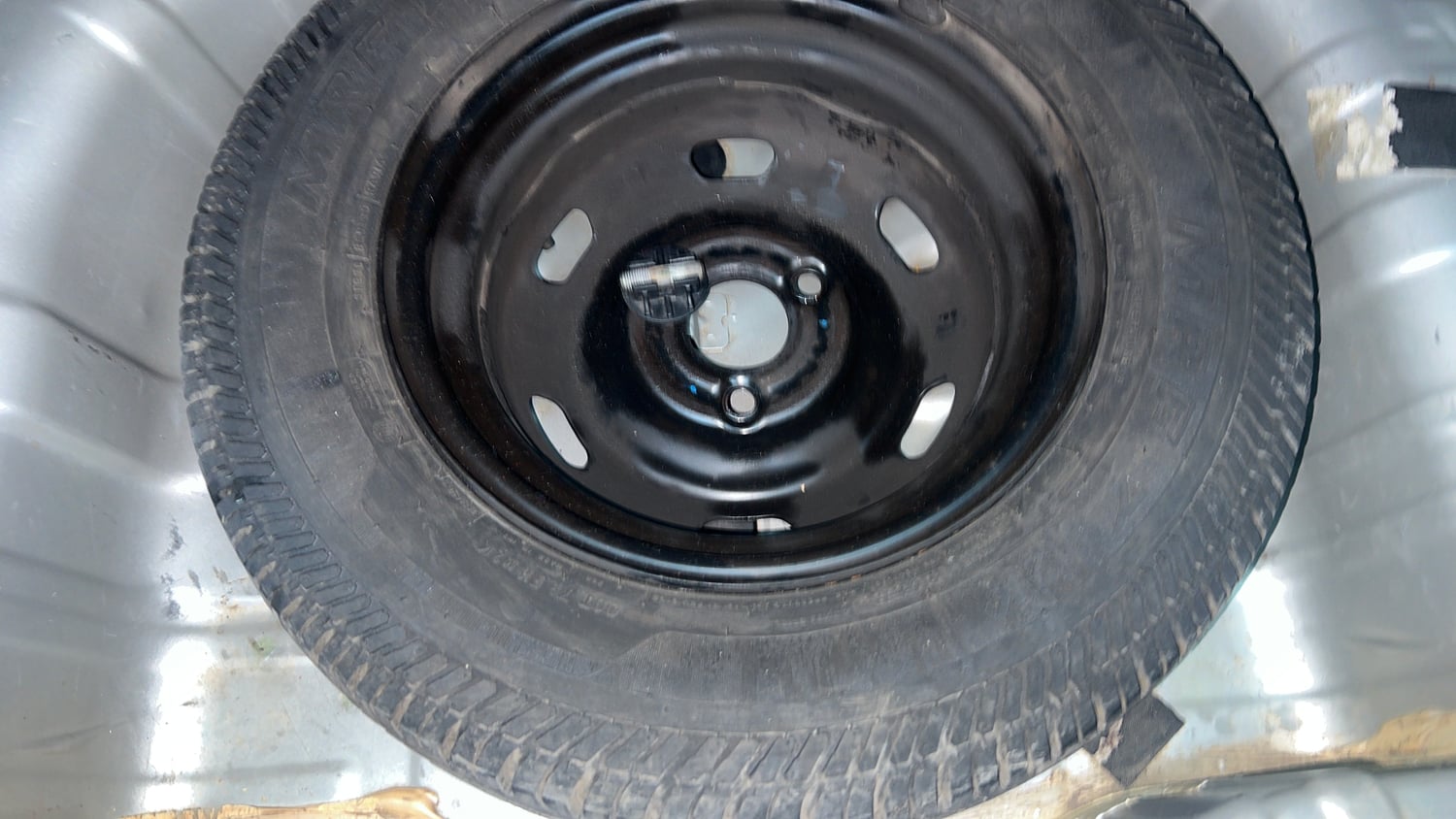 Used 2016 Renault Kwid RXT Petrol Manual tyres SPARE TYRE VIEW
