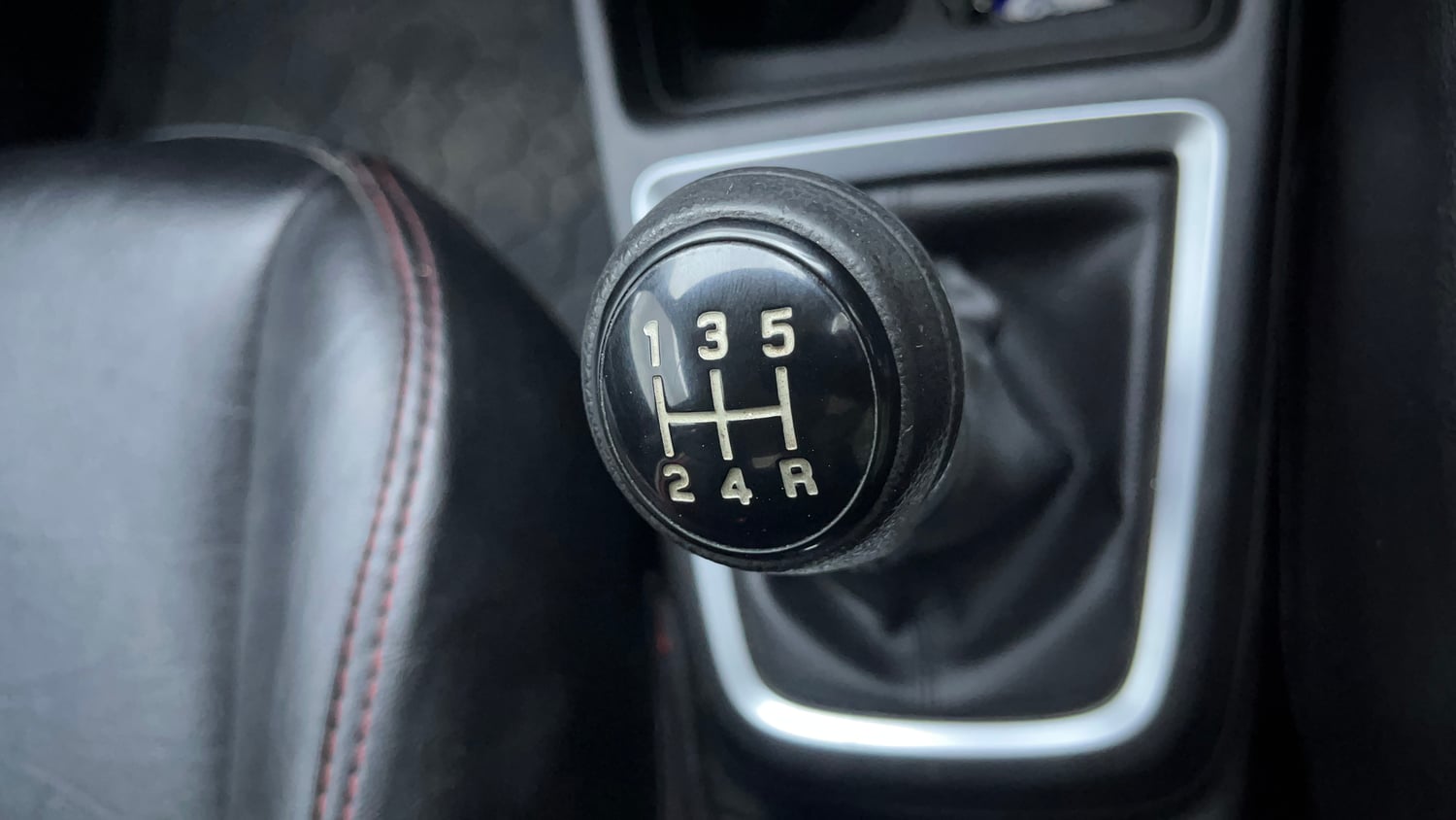 Used 2022 Maruti Suzuki Swift ZXi Petrol Manual interior GEAR  KNOB VIEW