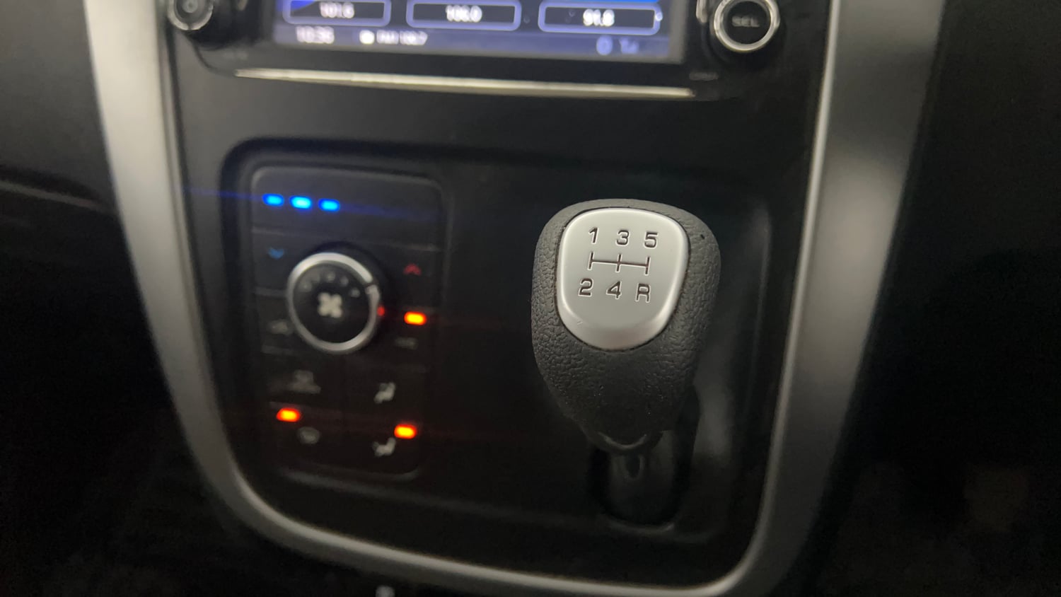 Used 2019 Mahindra KUV100 NXT K8 6 STR Petrol Manual interior GEAR  KNOB VIEW