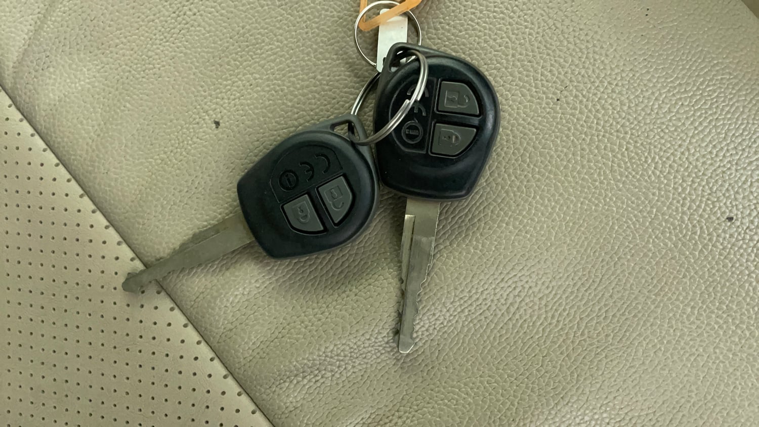 Used 2021 Maruti Suzuki Dzire VXi Petrol Manual extra CAR KEY VIEW