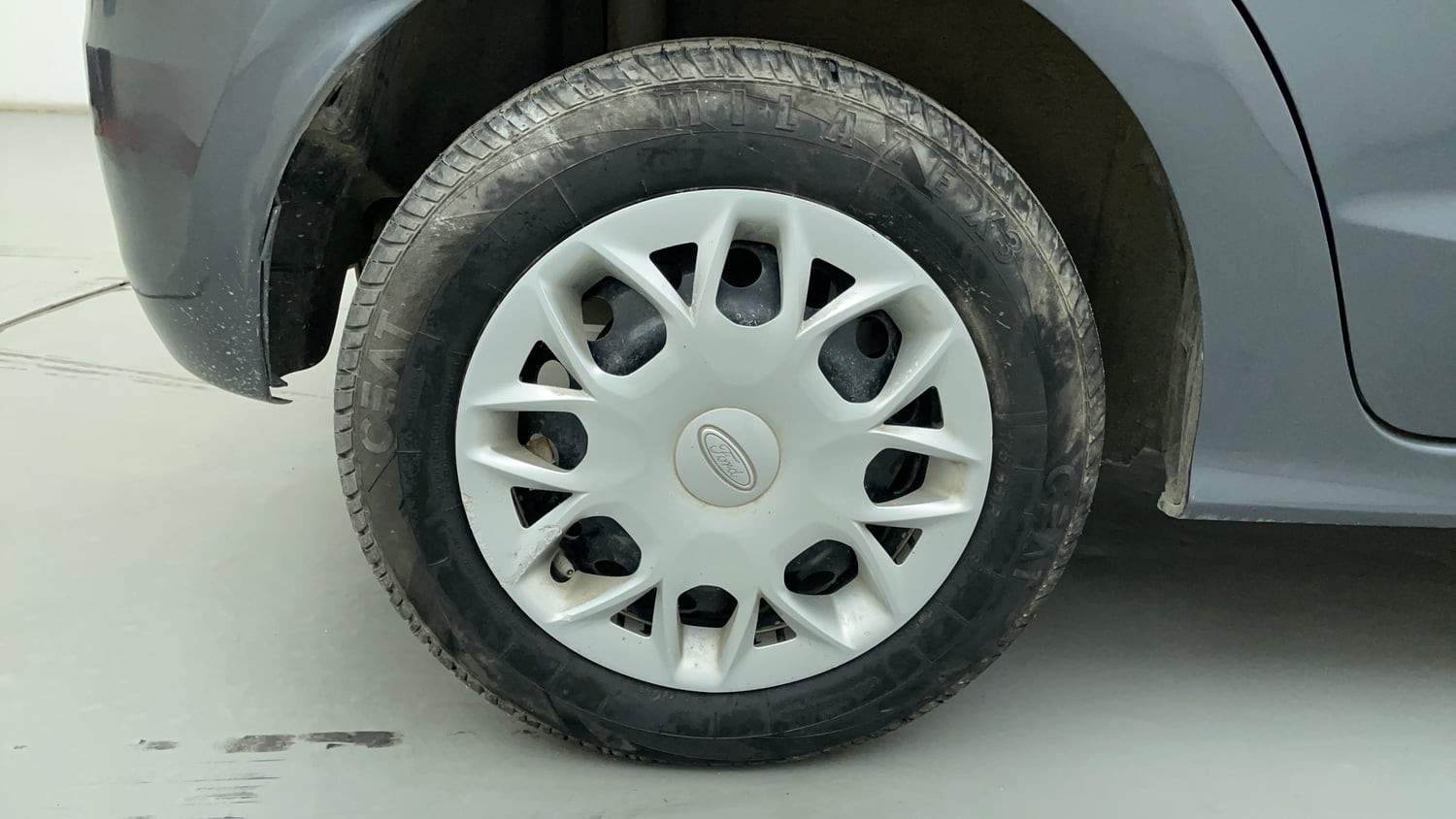 Used 2016 Ford Figo Trend 1.2 Ti-VCT Petrol Manual tyres RIGHT REAR TYRE RIM VIEW