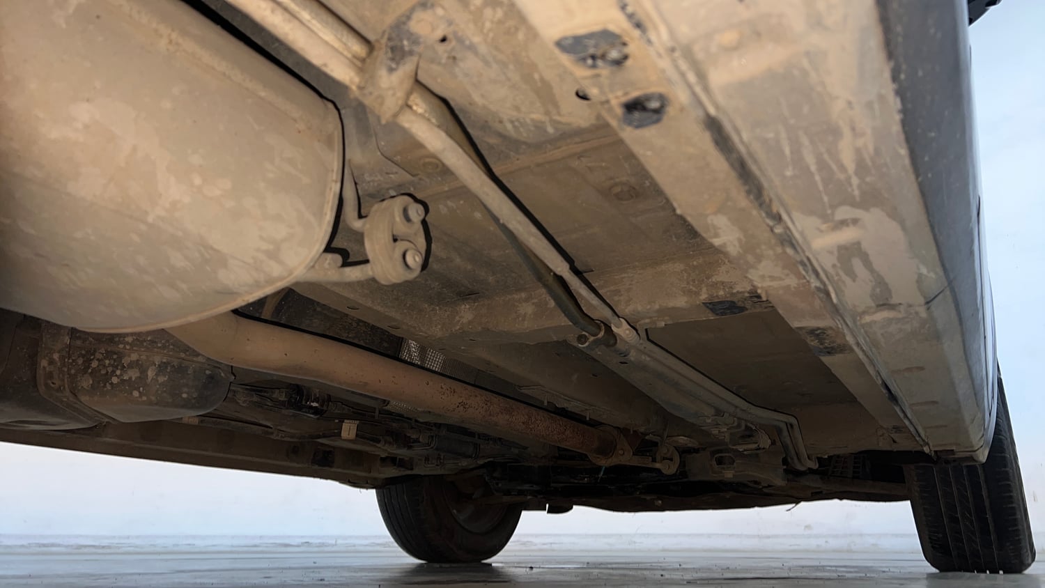 Used 2022 Mahindra XUV700 AX 7 Petrol AT Luxury Pack 7 STR Petrol Automatic extra REAR RIGHT UNDERBODY VIEW