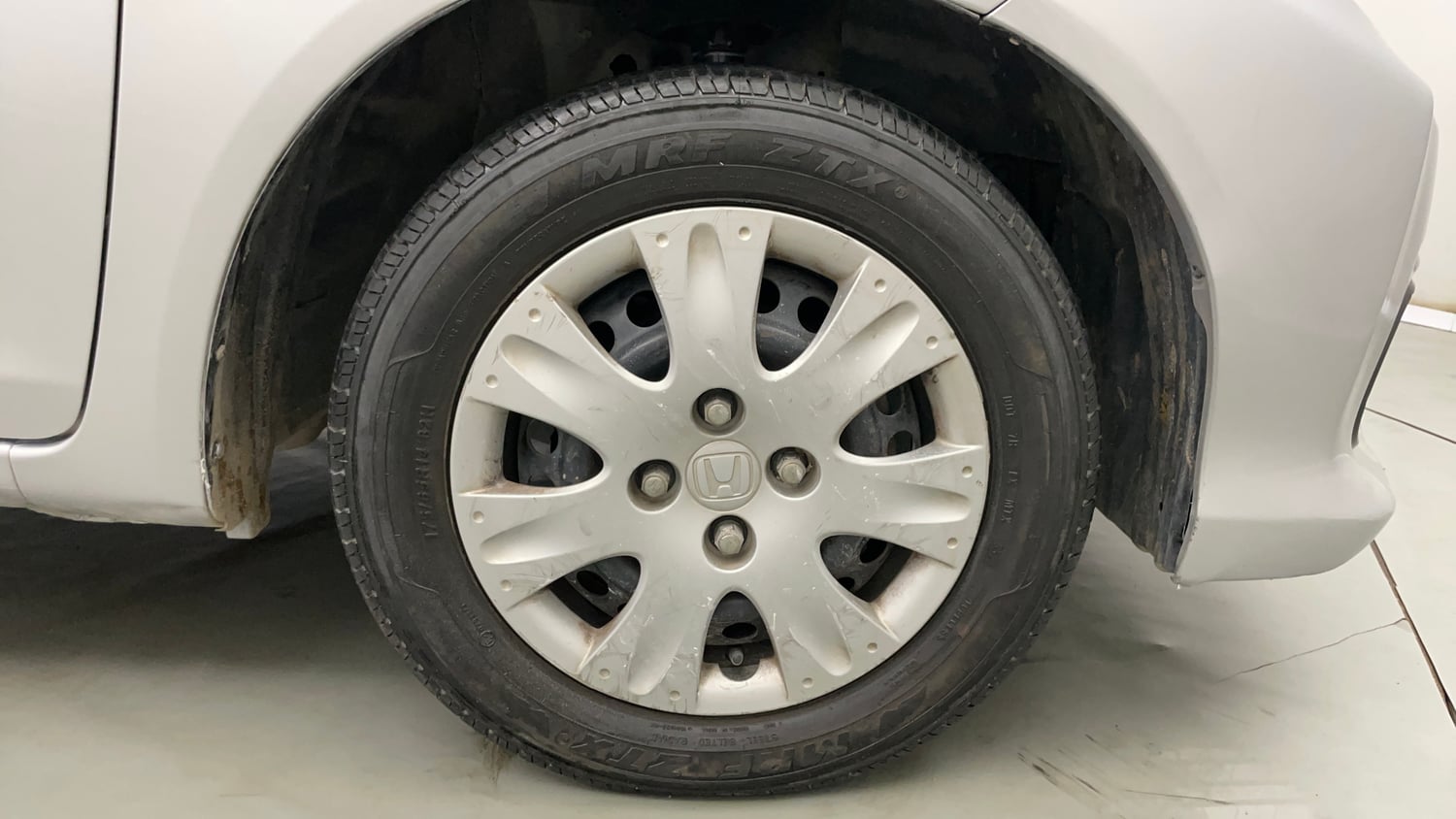 Used 2018 Honda Brio S MT Petrol Manual tyres RIGHT FRONT TYRE RIM VIEW