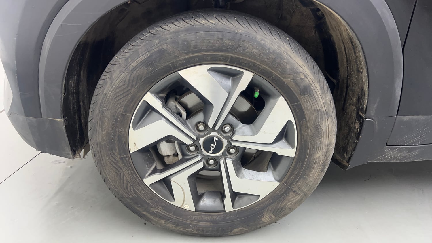 Used 2022 Kia Sonet HTX Plus 1.5 Diesel Manual tyres LEFT FRONT TYRE RIM VIEW