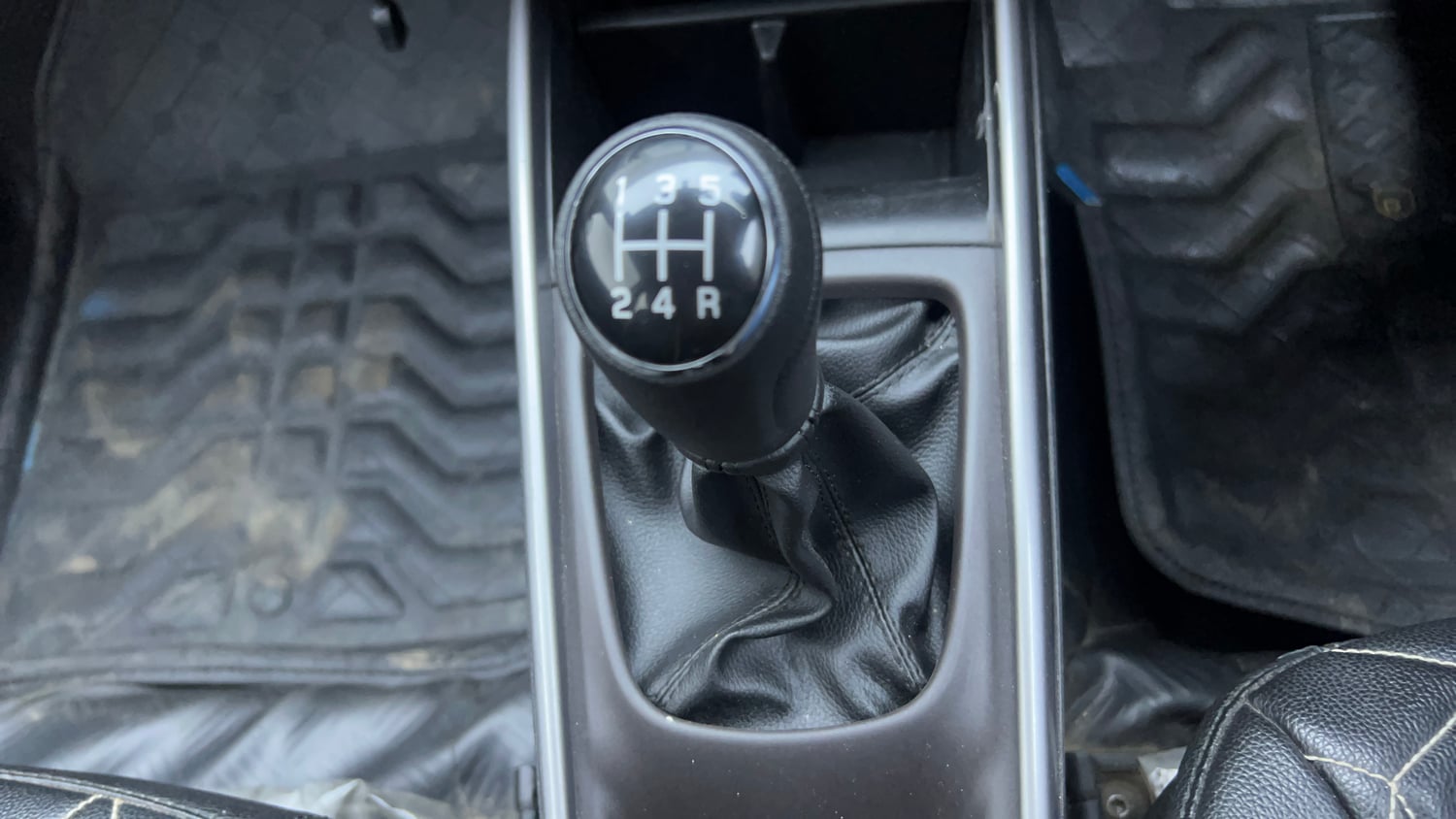 Used 2021 Maruti Suzuki Baleno Zeta Petrol Manual interior GEAR  KNOB VIEW